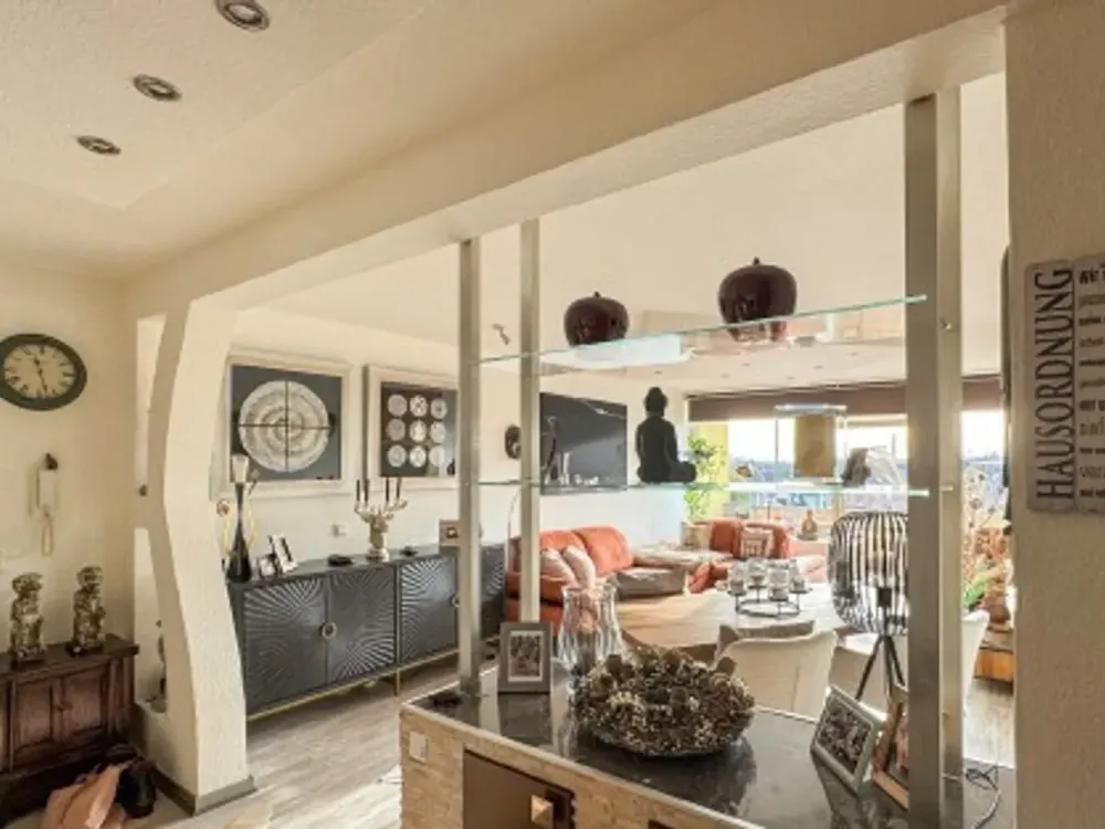 Frisch renovierte 3-Zimmer-Wohnung mit Balkon, Einbauküche, Stellplatz & Aufzug in Neuss-Norf