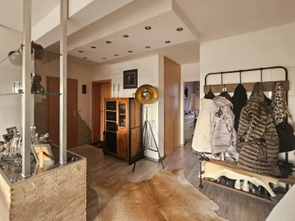 Frisch renovierte 3-Zimmer-Wohnung mit Balkon, Einbauküche, Stellplatz & Aufzug in Neuss-Norf