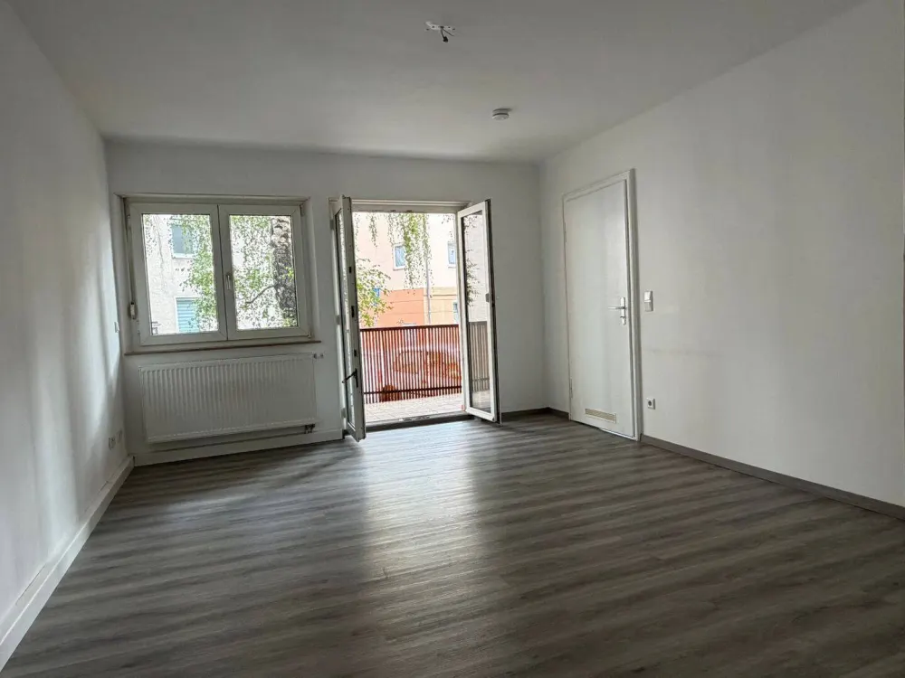 sanierte 1-Zimmer-Wohnung mit Balkon und Einbauküche in zentraler Lage