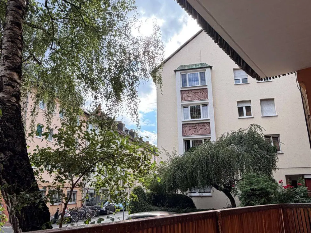 sanierte 1-Zimmer-Wohnung mit Balkon und Einbauküche in zentraler Lage