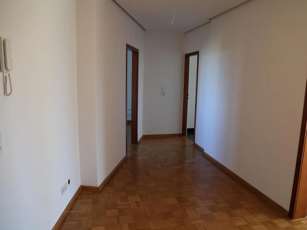 Sensationelle 2,5-Zimmer Whg mit Panoramablick, Balkon + Tiefgarage