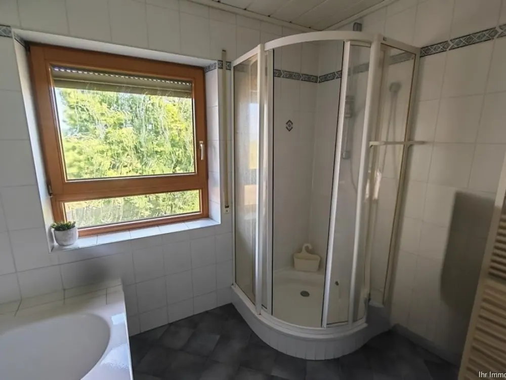 2-Zimmer-Dachgeschoss-Wohnung mit Südbalkon in Pleß