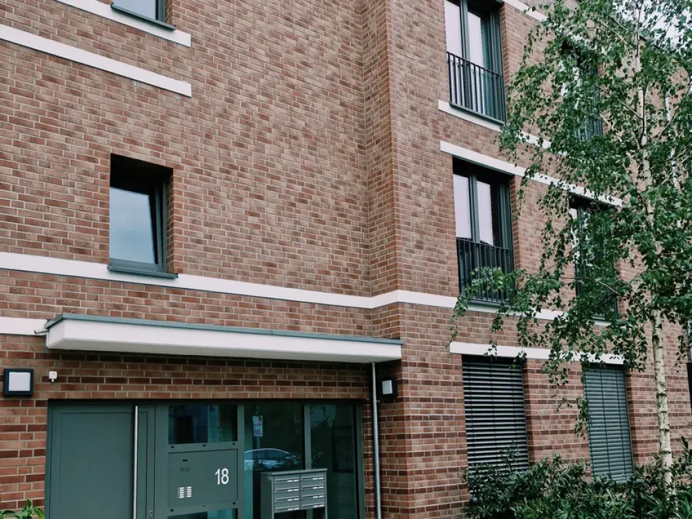Charlottes Garten: Neue 4 Zimmer-Wohnung mit Garten und Tiefgarage
