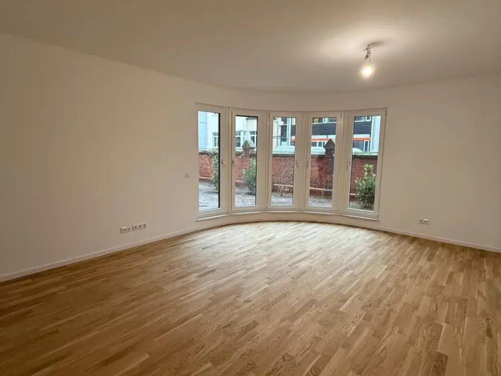 Charlottes Garten: Neue 4 Zimmer-Wohnung mit Garten und Tiefgarage