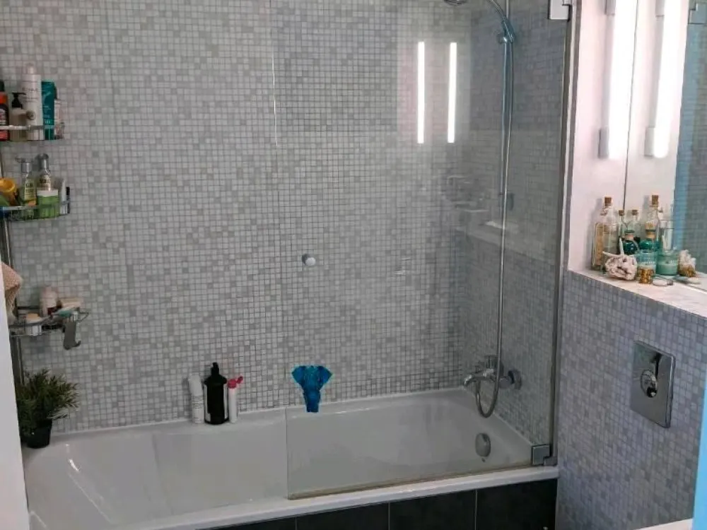 Zwischenmiete: möbliert, 3 Zimmer, ruhig, Balkon, viel Licht