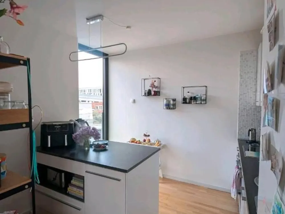 Zwischenmiete: möbliert, 3 Zimmer, ruhig, Balkon, viel Licht