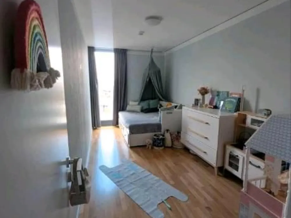 Zwischenmiete: möbliert, 3 Zimmer, ruhig, Balkon, viel Licht