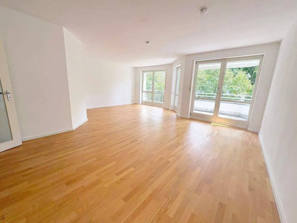 Stadtvilla im gepflegten Westend, Haus im Haus Maisonette-Wohnung (EG/Souterrain) mit 2 Bädern + Gäste-WC, Fußbodenheizung und EBK! Erstbezug nach Ren