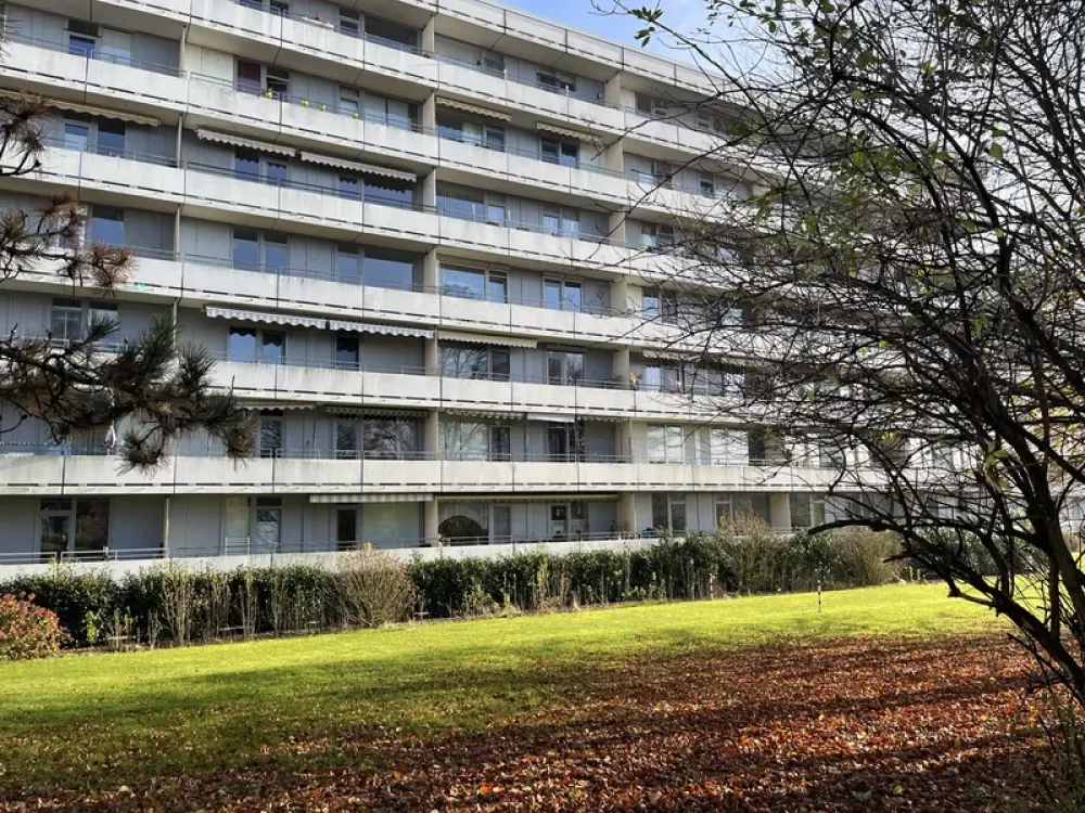 Pendlerfreundliche 3-Zimmer-Wohnung mit Garage und 2 Balkonen, Chempark & A57 in Minuten