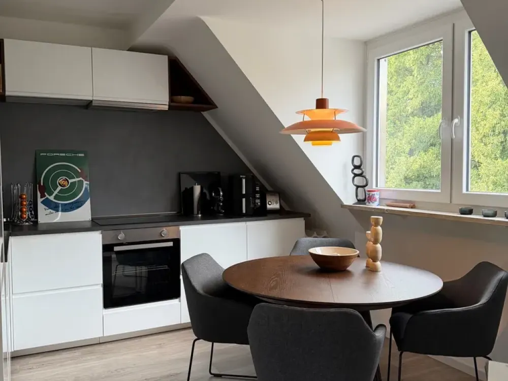Wohnen mit Charakter: 3-Zimmer-Dachgeschosswohnung in Düsseldorf-Derendorf