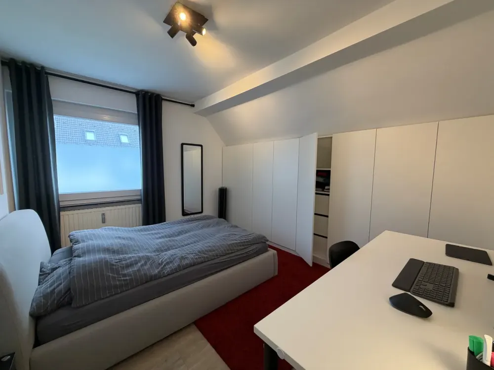 Wohnen mit Charakter: 3-Zimmer-Dachgeschosswohnung in Düsseldorf-Derendorf