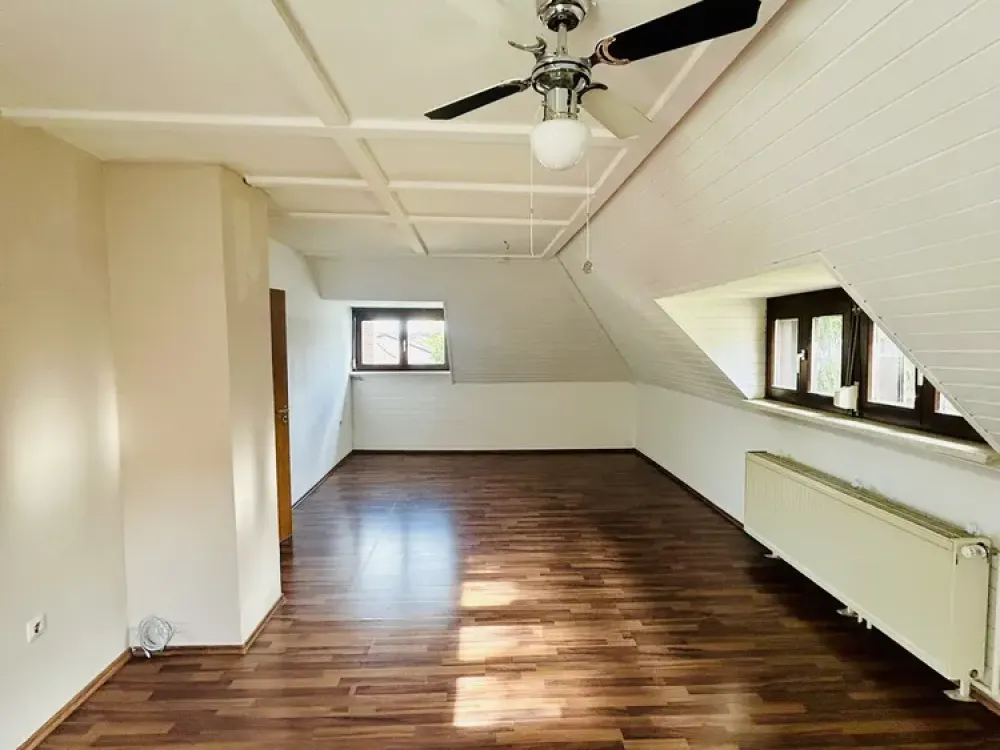 Bright 2.5-Room Apartment, 1st Floor Attic in Eggenstein-Leopoldshafen