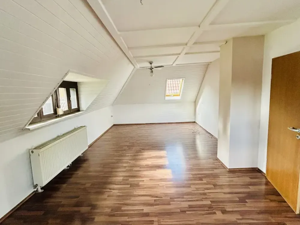 Bright 2.5-Room Apartment, 1st Floor Attic in Eggenstein-Leopoldshafen