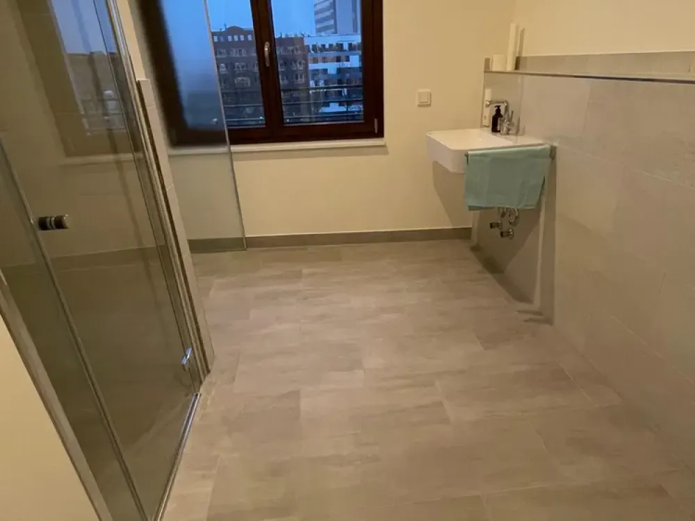 2 Zimmerwohnung mit Balkon zur Spree, von Privat, neu