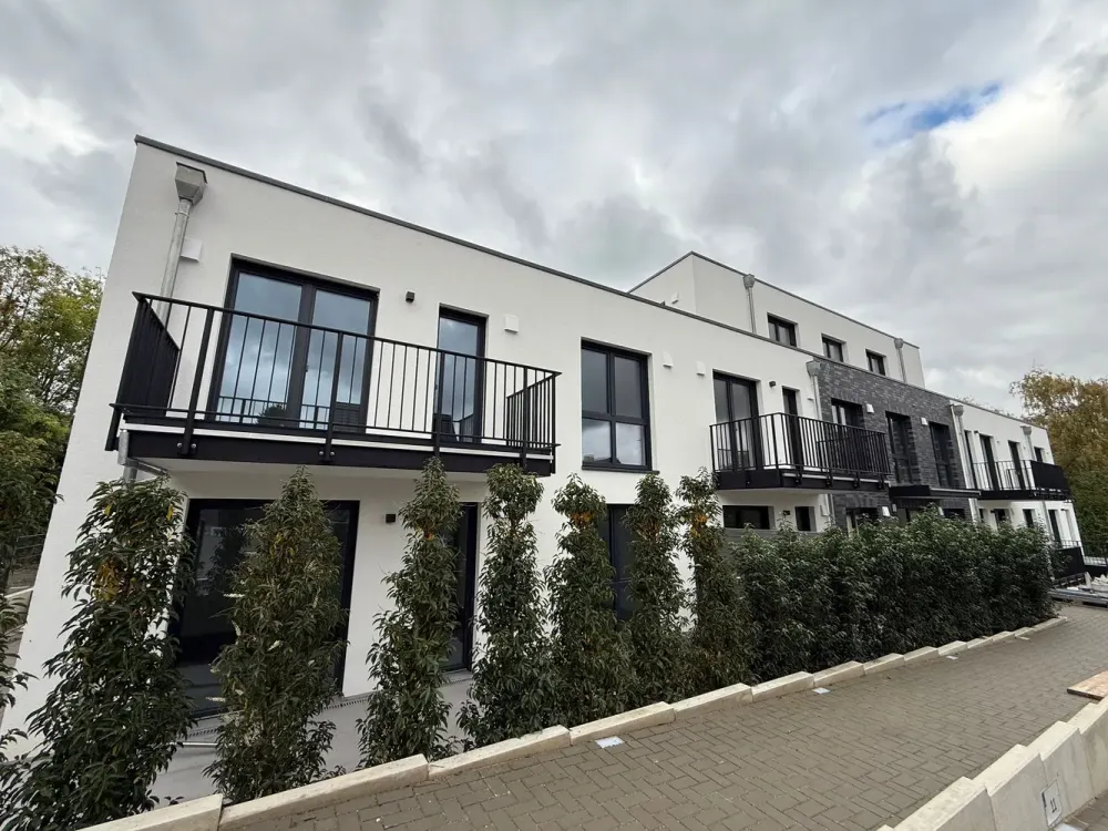 Neubau Wohnung mit eigener Terrasse in ruhiger Lage