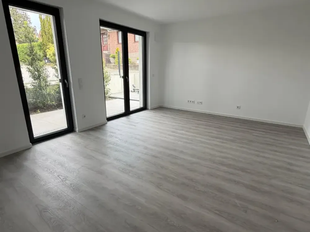 Neubau Wohnung mit eigener Terrasse in ruhiger Lage