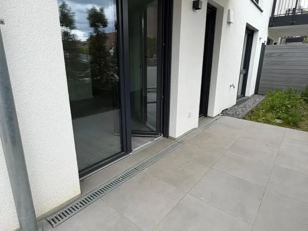 Neubau Wohnung mit eigener Terrasse in ruhiger Lage