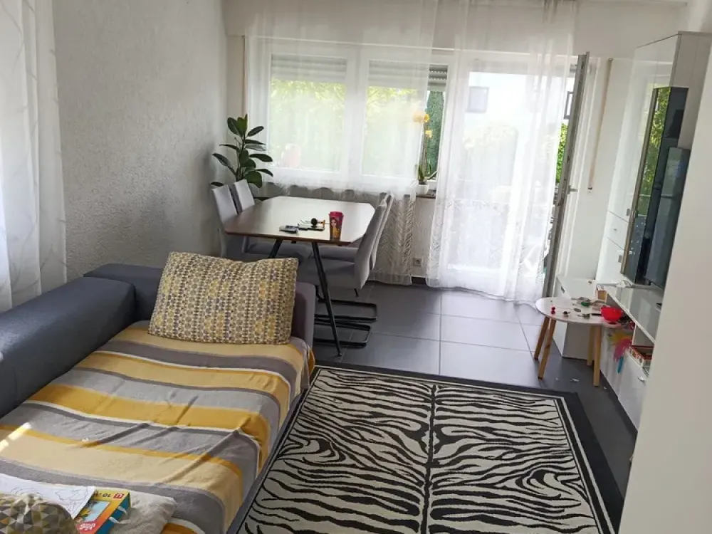 *** Moderne und lichtdurchflutete 3-Zimmerwohnung mit Einbauküche im Herzen Wendlingens ***