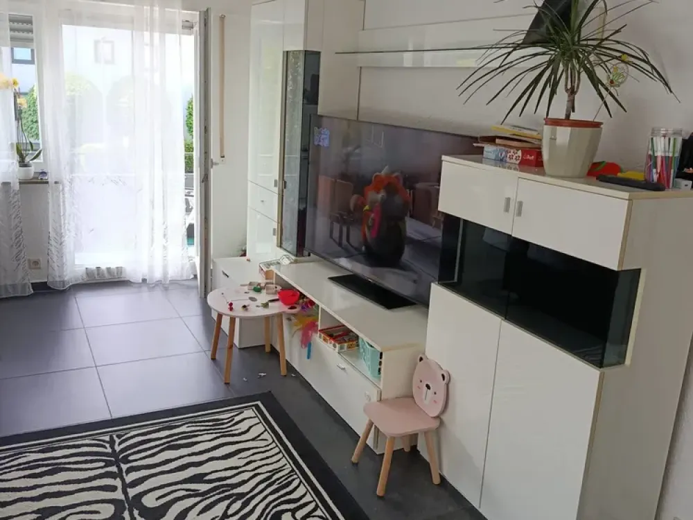 *** Moderne und lichtdurchflutete 3-Zimmerwohnung mit Einbauküche im Herzen Wendlingens ***