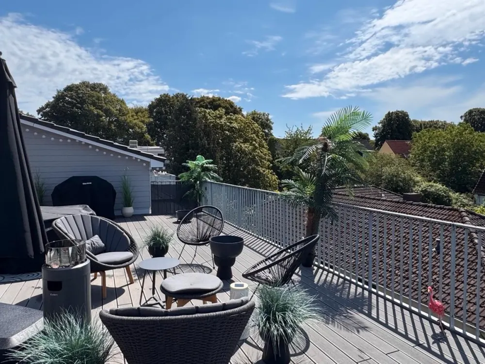 Successor Tenant - Exclusive 5-Room Apartment with Large Roof Terrace - 10/26
