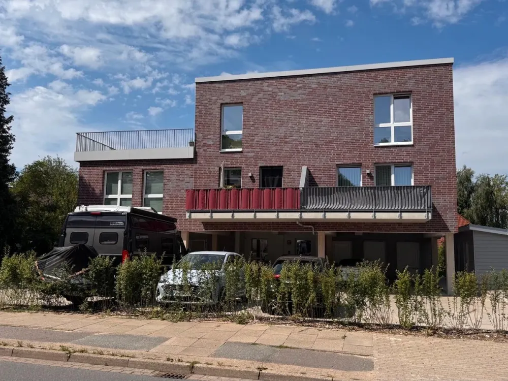 Successor Tenant - Exclusive 5-Room Apartment with Large Roof Terrace - 10/26
