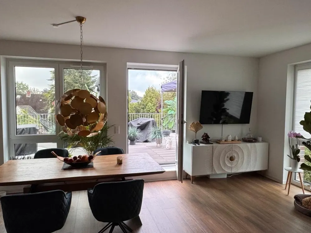 Successor Tenant - Exclusive 5-Room Apartment with Large Roof Terrace - 10/26