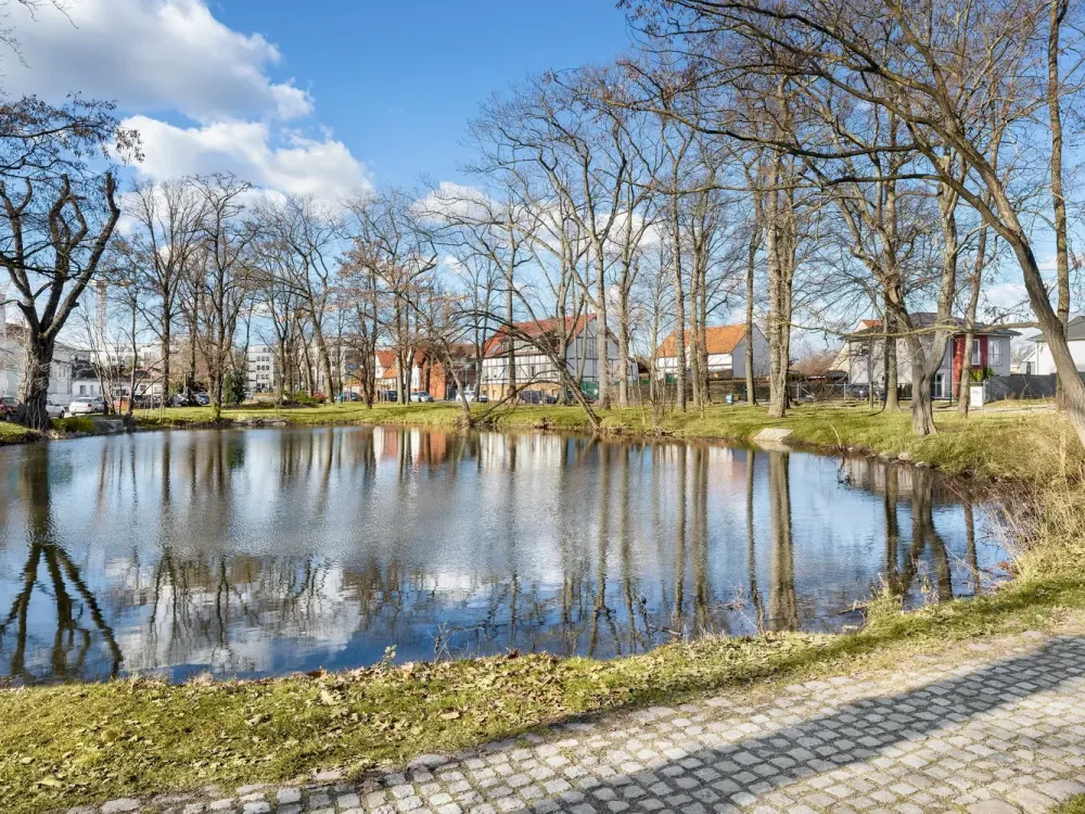 "Parkside Schönefeld" | Stilvolle 2-Zimmer-Wohnung mit Balkon und Einbauküche