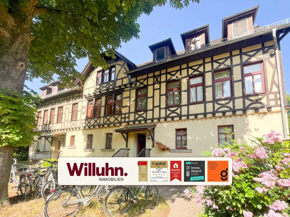 Charmante Dachgeschosswohnung mit großzügigem Wohnbereich und Spitzboden