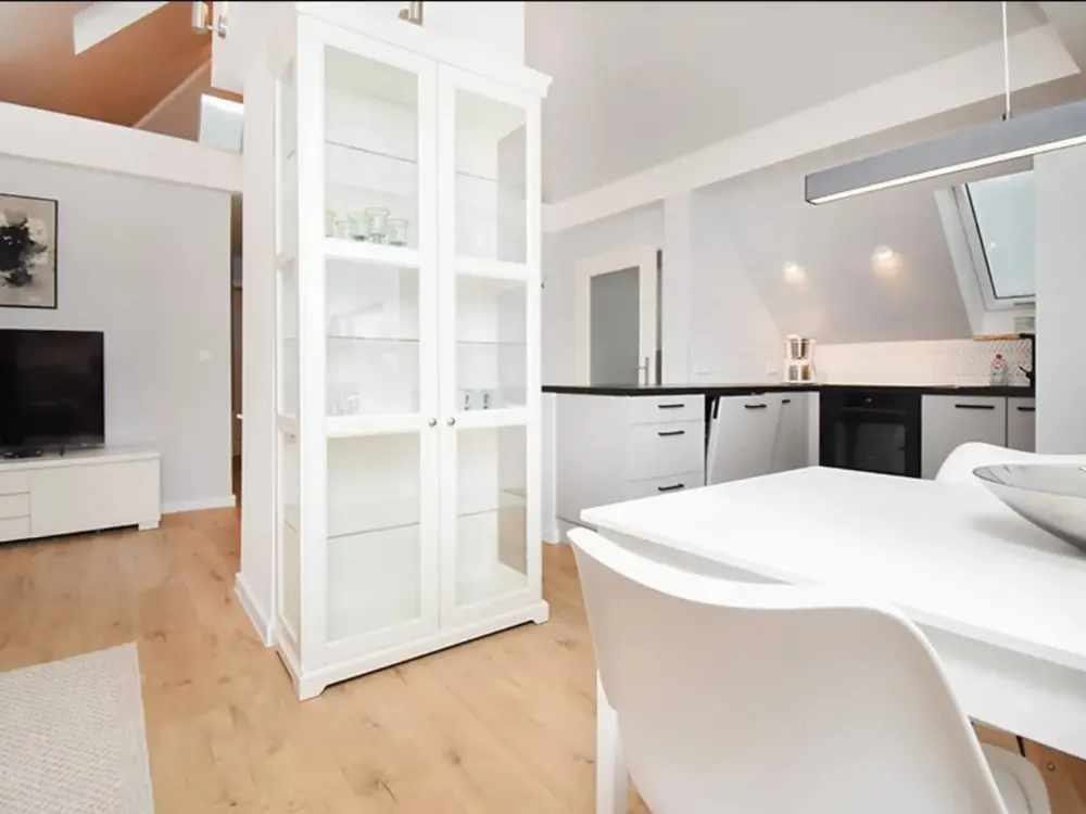 Erstbezug nach Kernsanierung: Hochwertige 3-Zimmer-Dachgeschoss-Maisonette