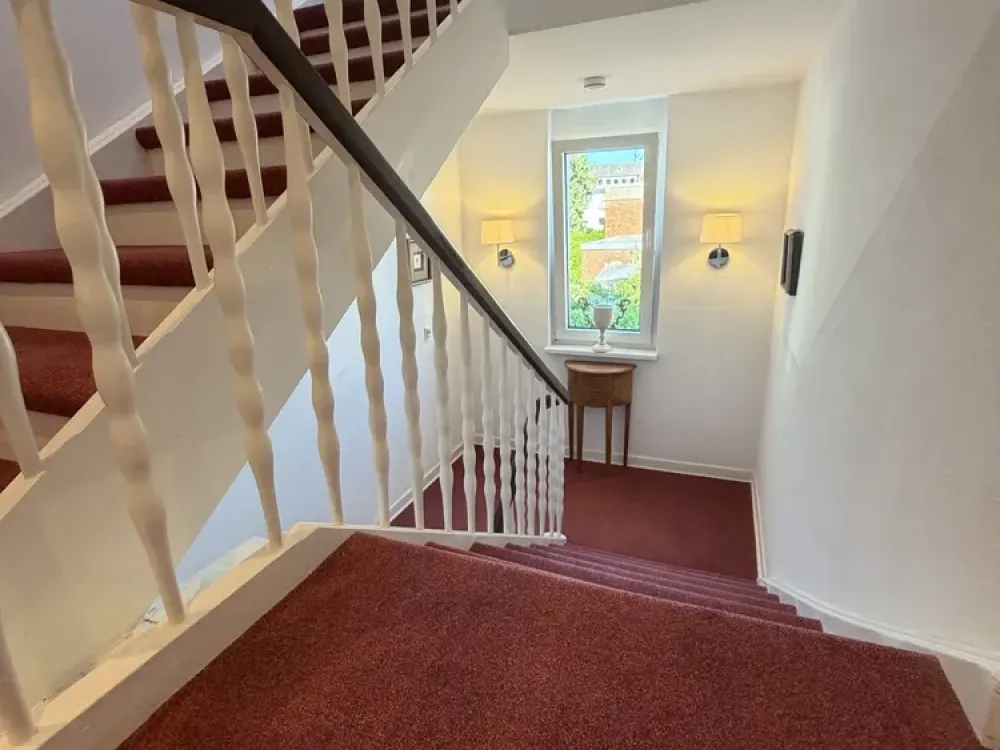 Erstbezug nach Kernsanierung: Hochwertige 3-Zimmer-Dachgeschoss-Maisonette