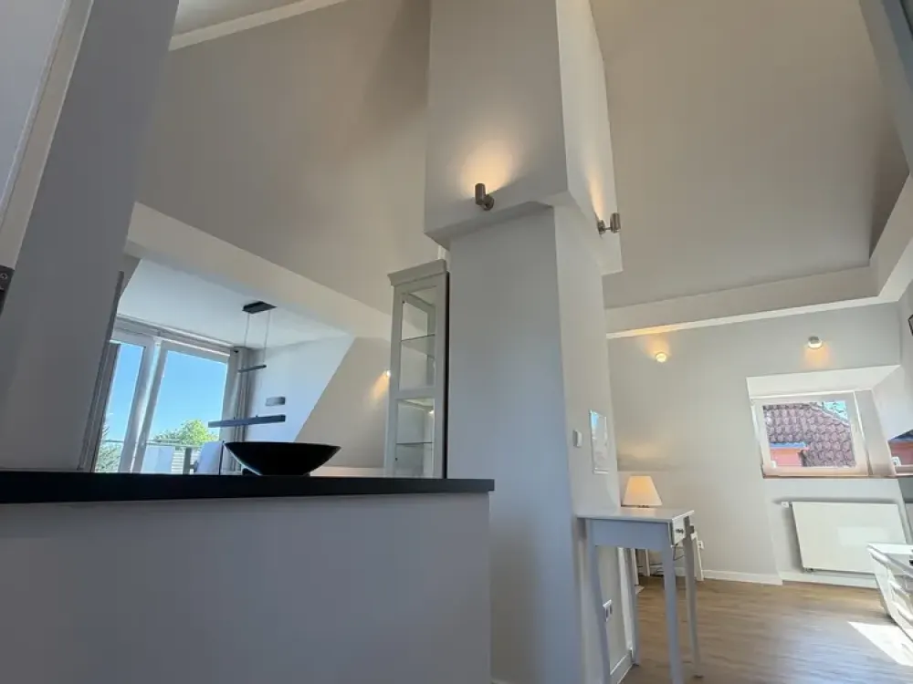 Erstbezug nach Kernsanierung: Hochwertige 3-Zimmer-Dachgeschoss-Maisonette