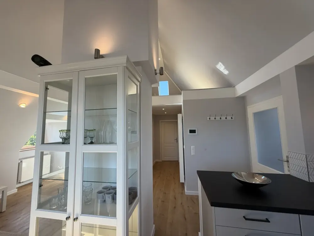 Erstbezug nach Kernsanierung: Hochwertige 3-Zimmer-Dachgeschoss-Maisonette