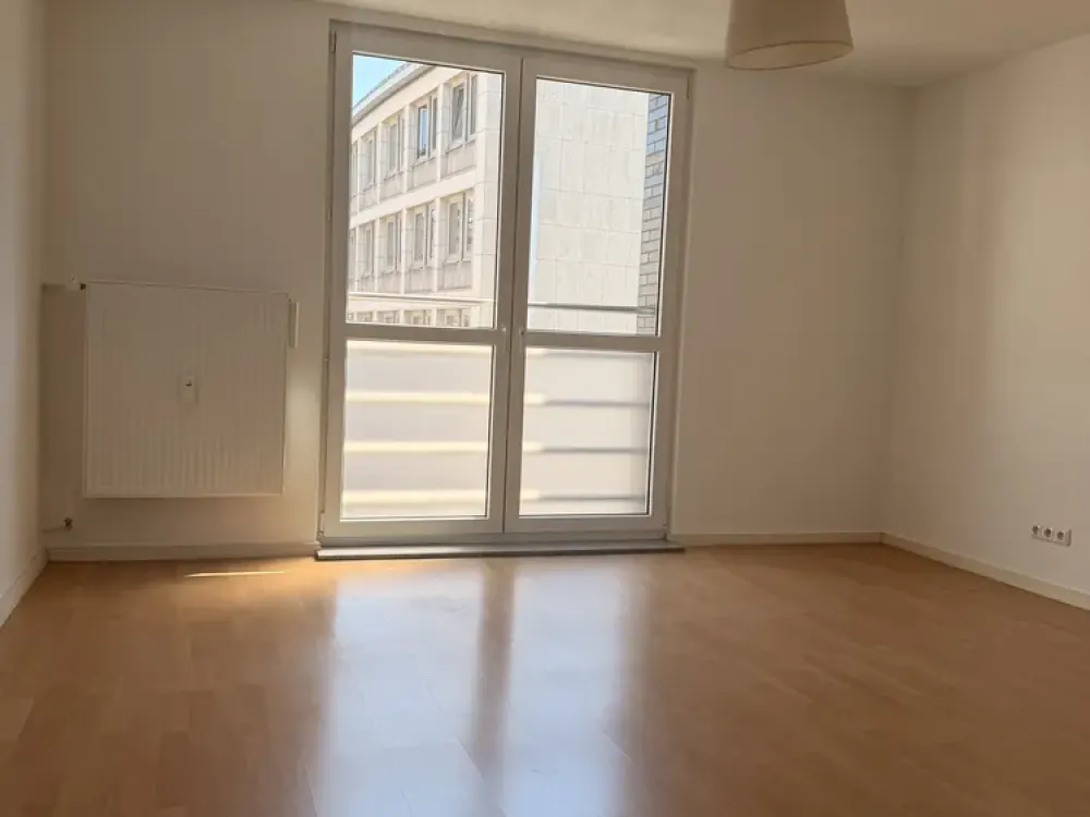Absolut zentral! Lichtdurchflutete 2-Zimmer-Wohnung mit neuer Einbauküche!