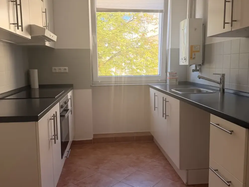 Absolut zentral! Lichtdurchflutete 2-Zimmer-Wohnung mit neuer Einbauküche!