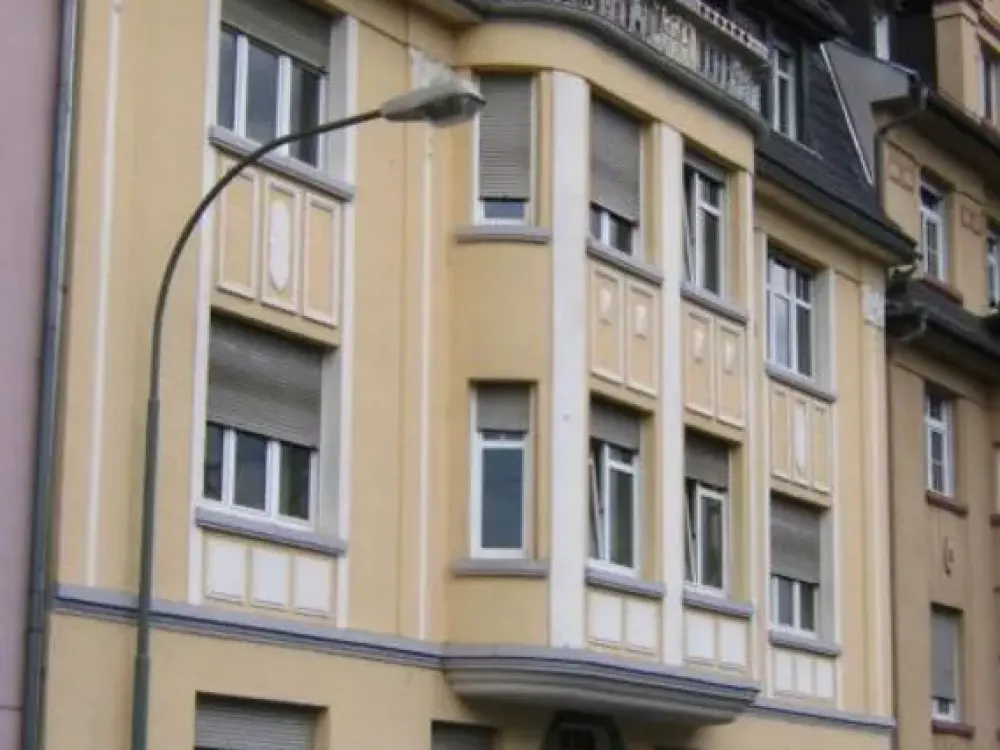 schöne sanierte 3-Zi-Wohnung Altbau in zentraler Lage