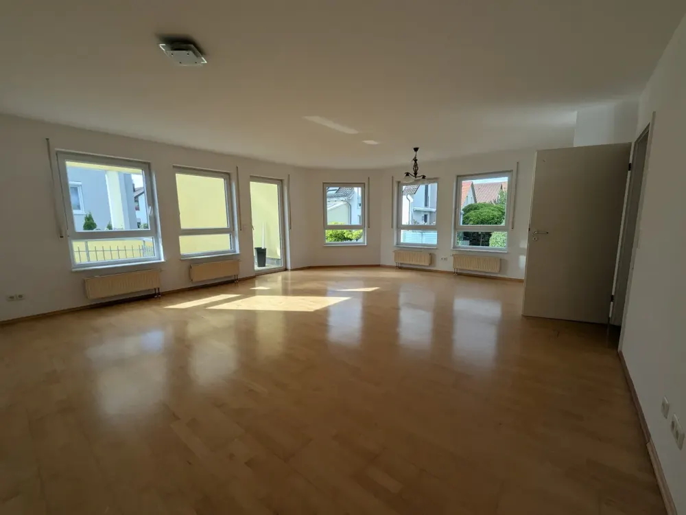 Helle 3-Zimmer-Wohnung, 98 m², Einbauküche, Balkon und Garage in Sindelfingen