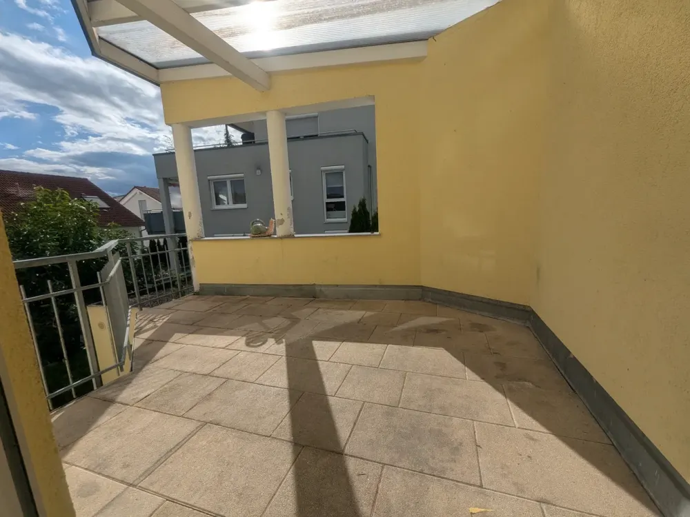 Helle 3-Zimmer-Wohnung, 98 m², Einbauküche, Balkon und Garage in Sindelfingen