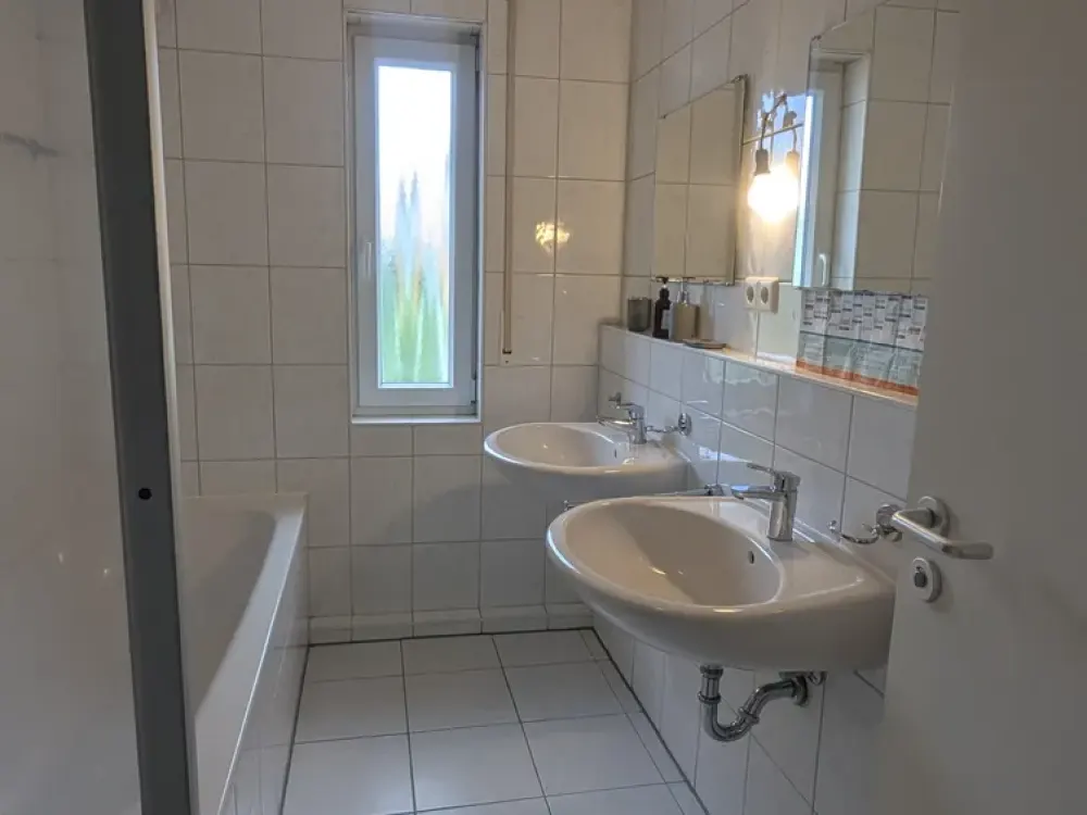 Helle 3-Zimmer-Wohnung, 98 m², Einbauküche, Balkon und Garage in Sindelfingen