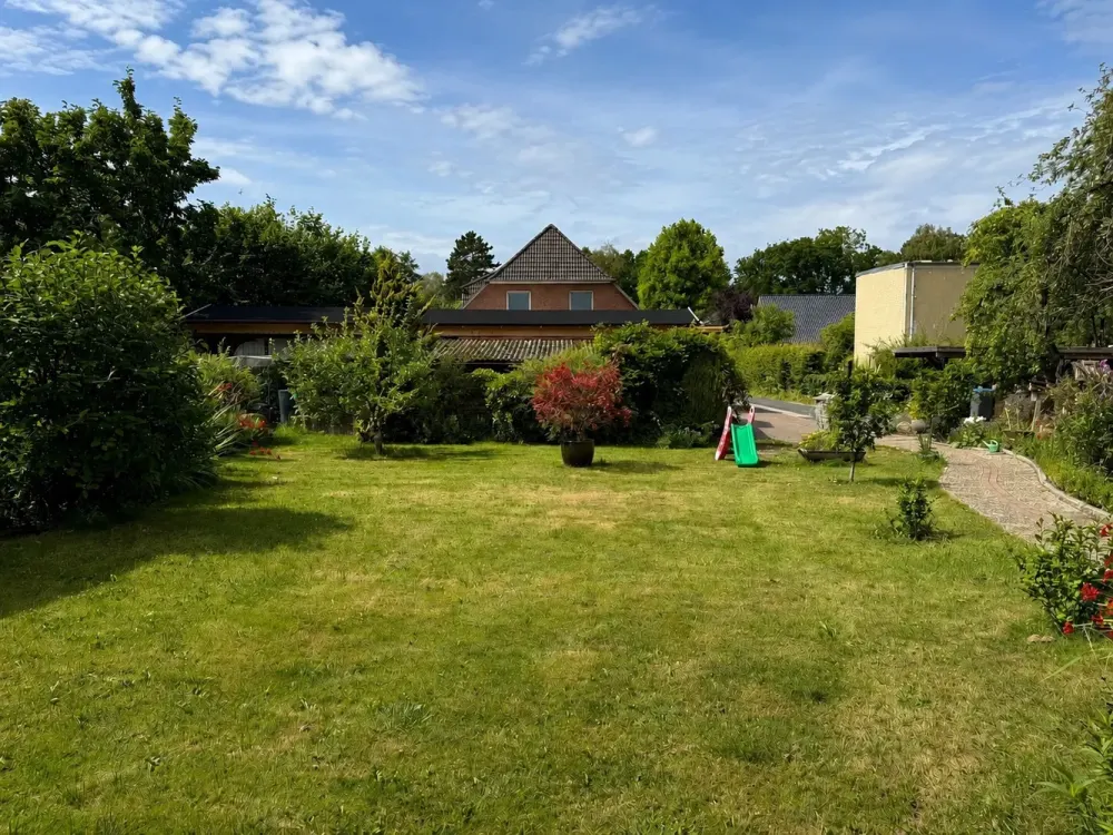 Viel Platz & viel Ruhe: Großzügige 4 Zi.-Wohnung im Zweifamilienhaus.