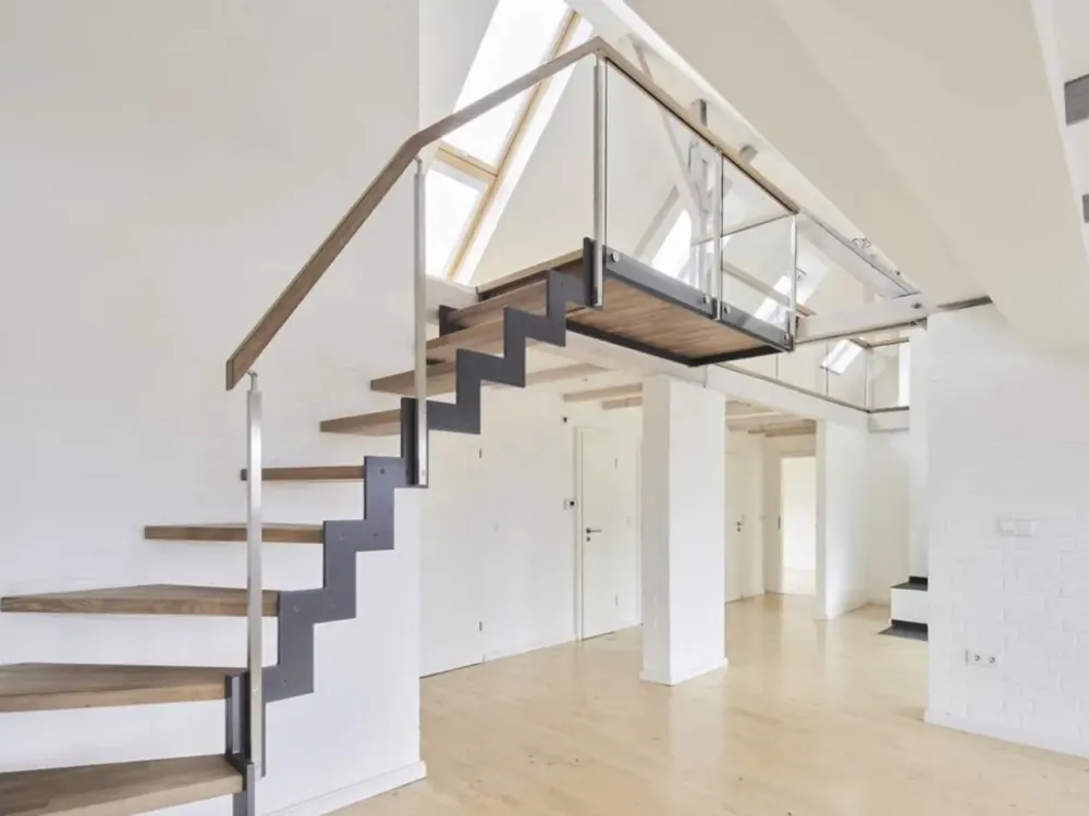 Bright Newly Renovated Modern Old Building Apartment with Roof Terrace & Cathedral View - Fitted Kitchen