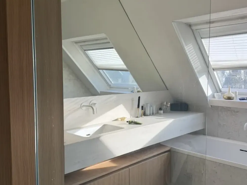 Bright Newly Renovated Modern Old Building Apartment with Roof Terrace & Cathedral View - Fitted Kitchen