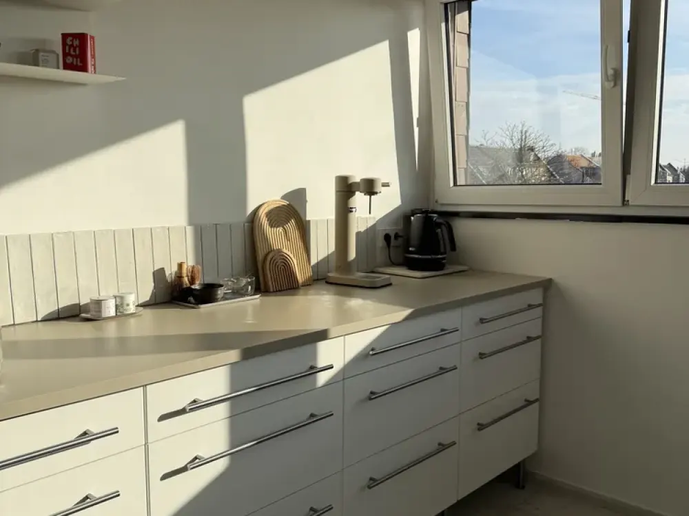 Bright Newly Renovated Modern Old Building Apartment with Roof Terrace & Cathedral View - Fitted Kitchen