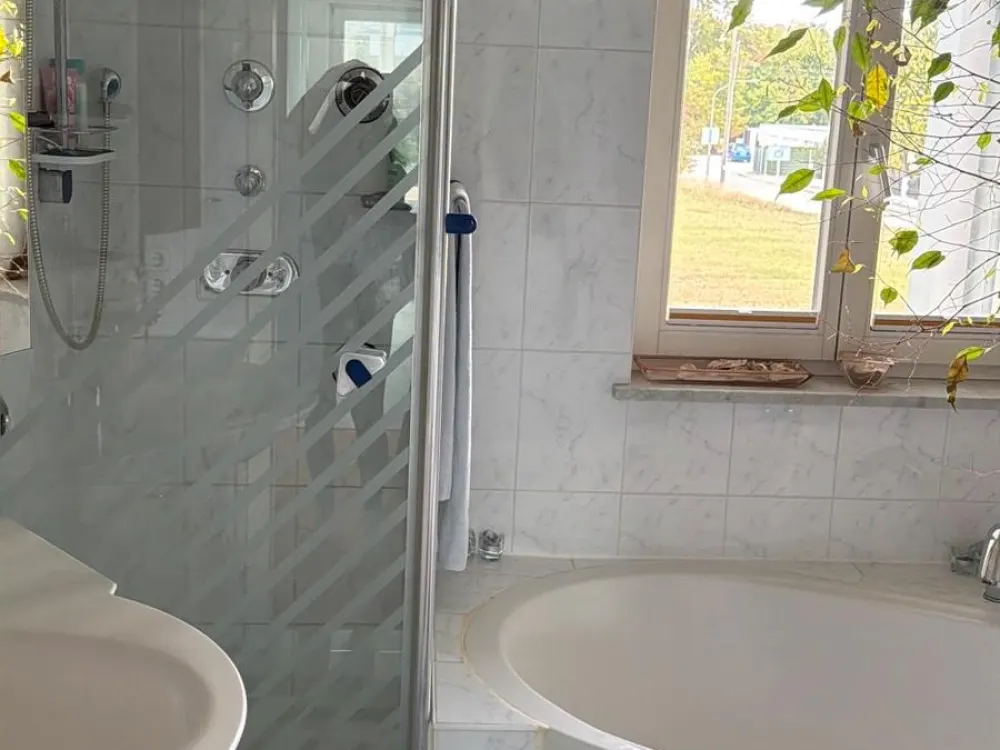 WG-Zimmer in großer 150m2 Wohnung zu vermieten