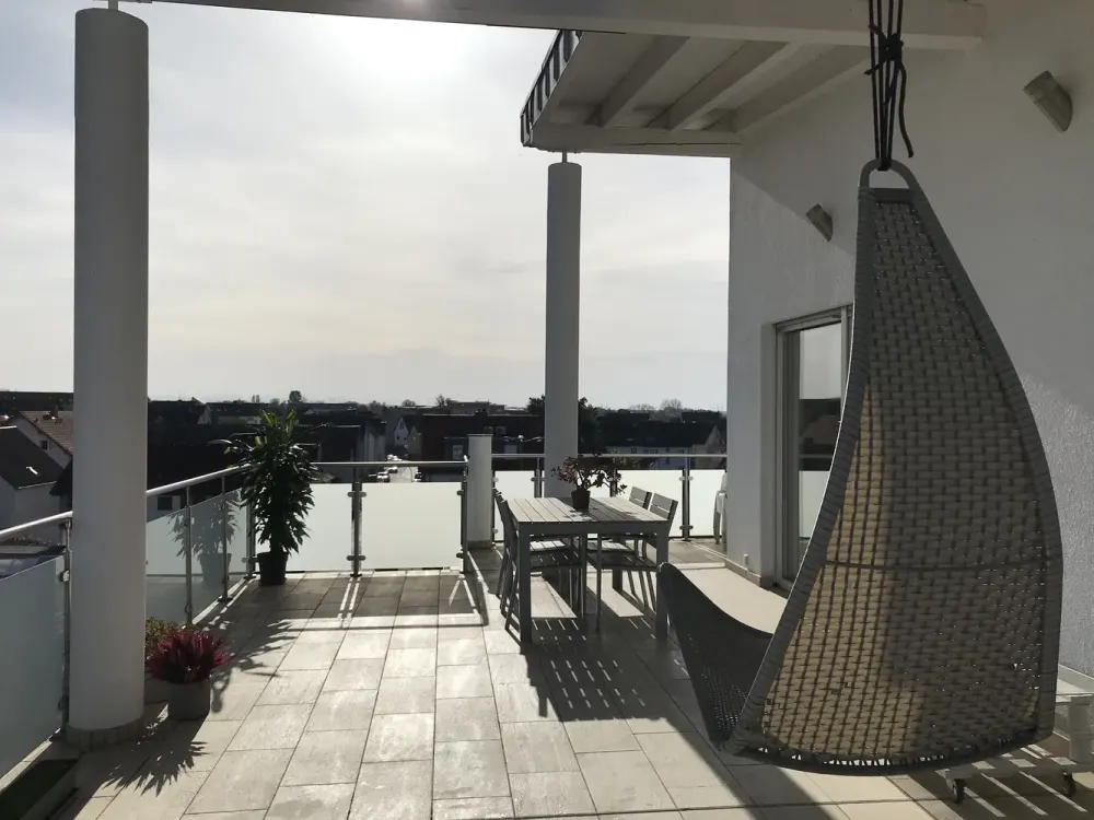 Zentral gelegene luxuriöse 2-Zi. Wohnung in Langen mit traumhafter Sonnenterasse!