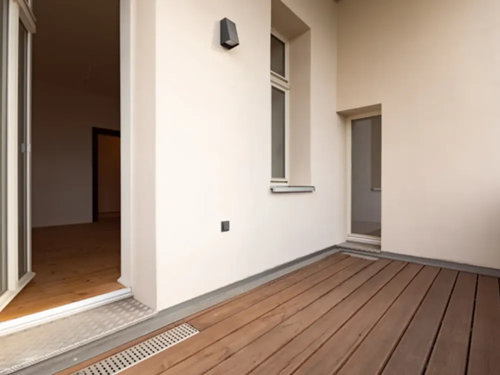 Elegant Family Apartment with High-Quality Features | Eat-in Kitchen | Floorboards | Wooden Doors