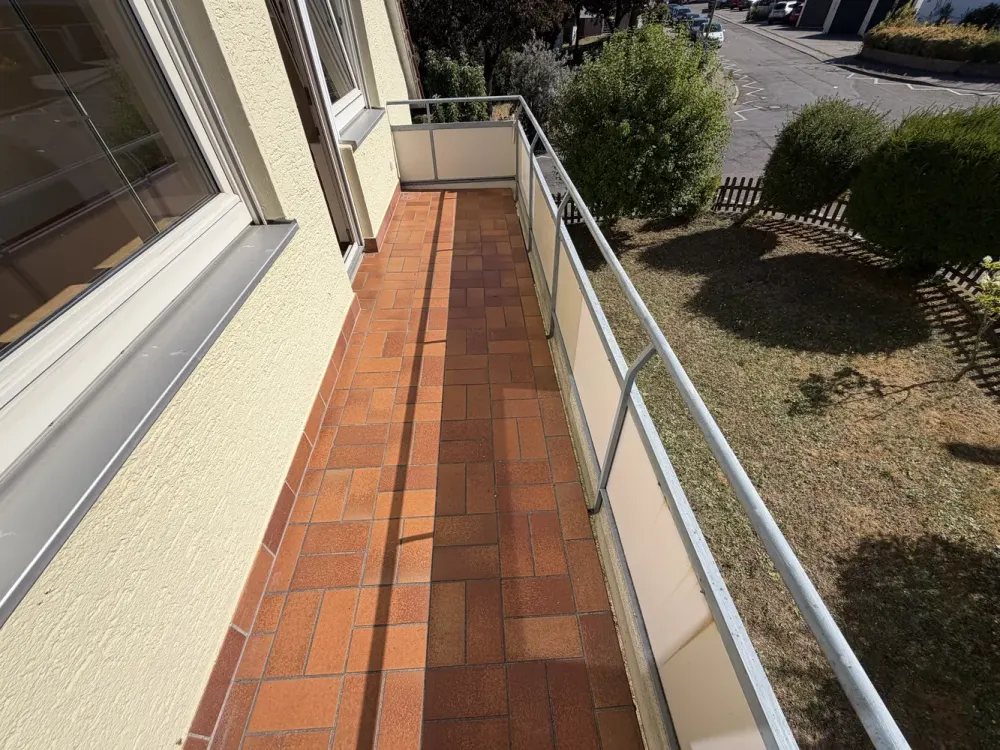 Schöne DG-Wohnung mit Balkon und neuer Küche