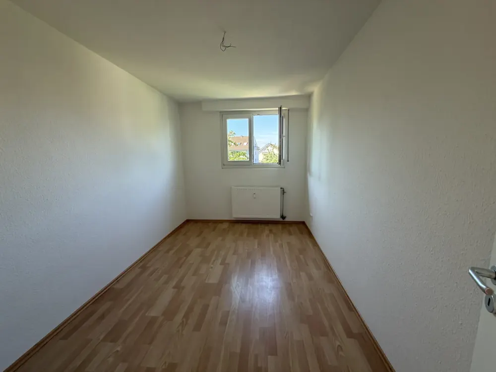 Schöne DG-Wohnung mit Balkon und neuer Küche