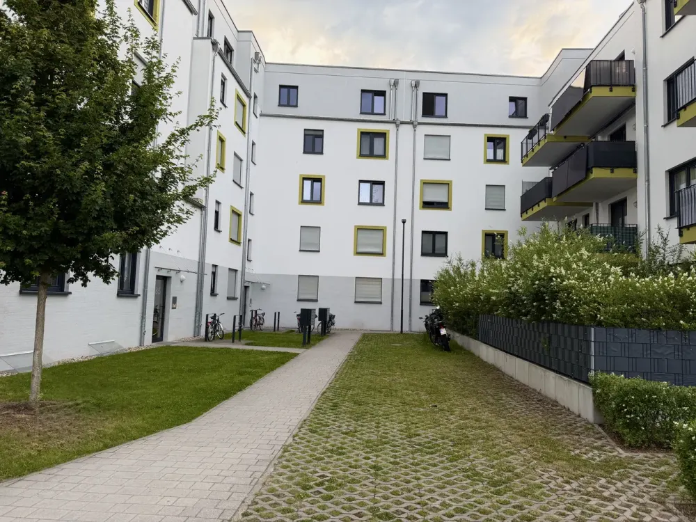 Voll möblierte, moderne, familienfreundliche 3-Zimmer-Wohnung mit Parkplatz