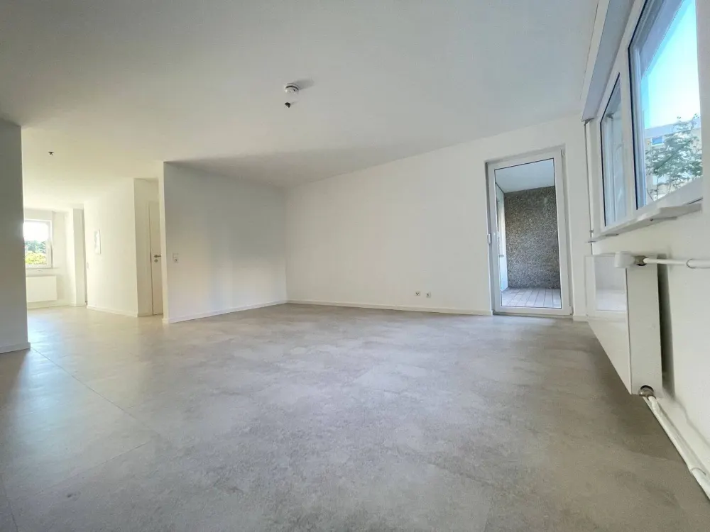 Erstbezug nach Sanierung - moderne 3,5 Zimmer-Wohnung mit Balkon