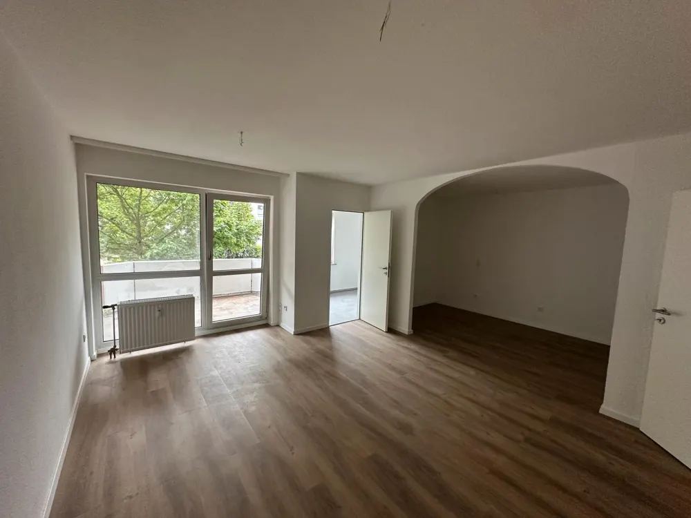 Erstbezug nach kompletter Sanierung, Zentrale Wohnung mit Balkon